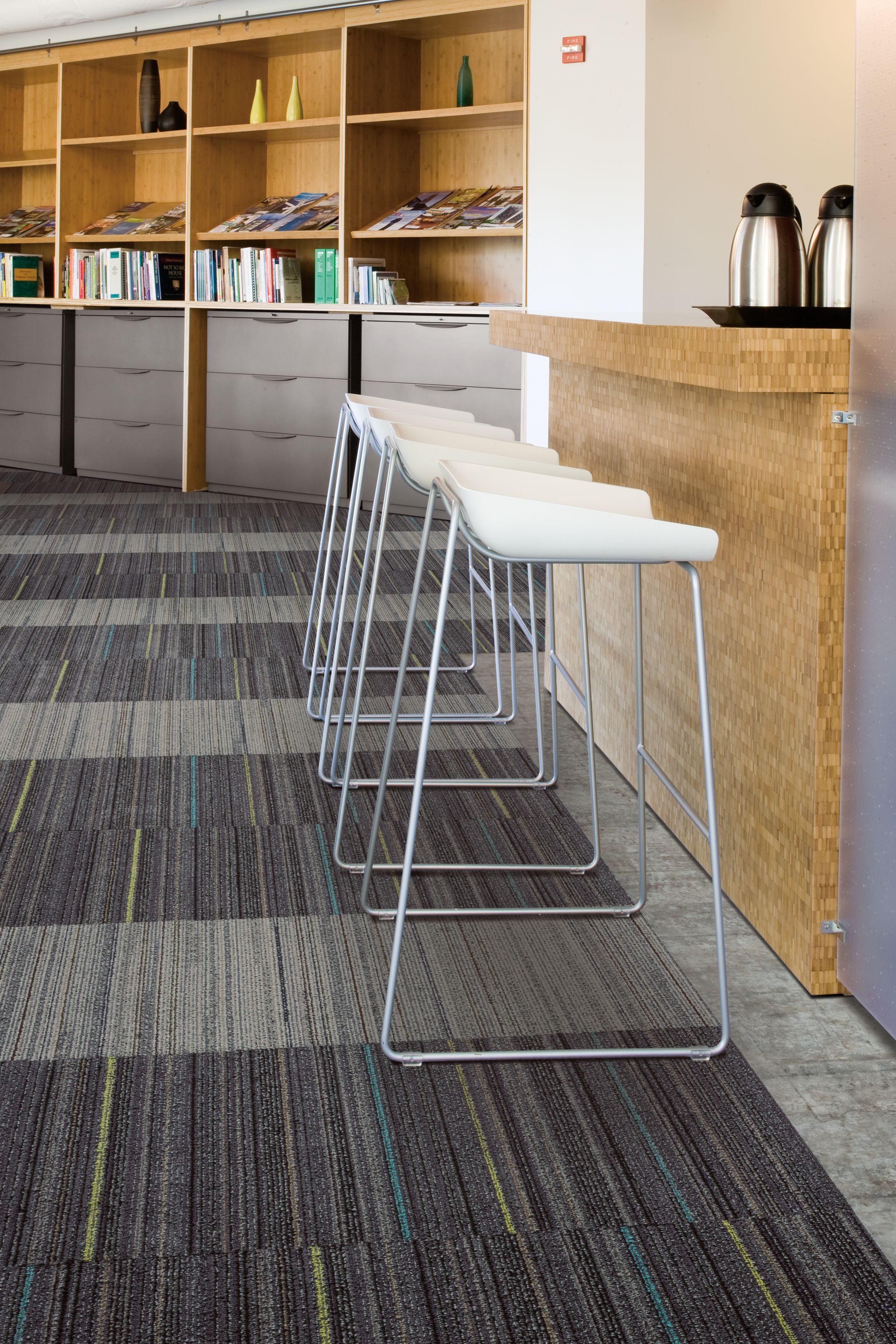 Interface Primary Stitch and Sew Straight carpet tile with Textured Stones LVT in cafe area with high top seating imagen número 10